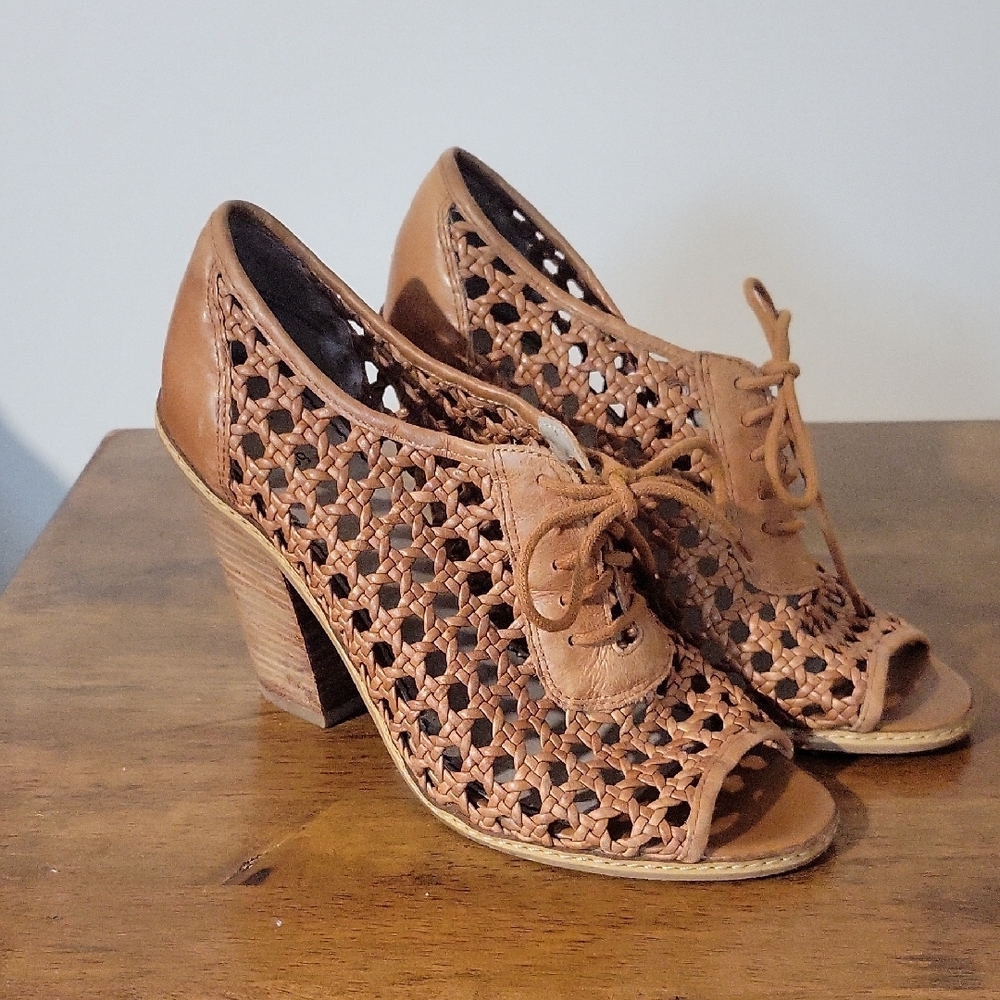 Women's Tan Heeled Sandals
